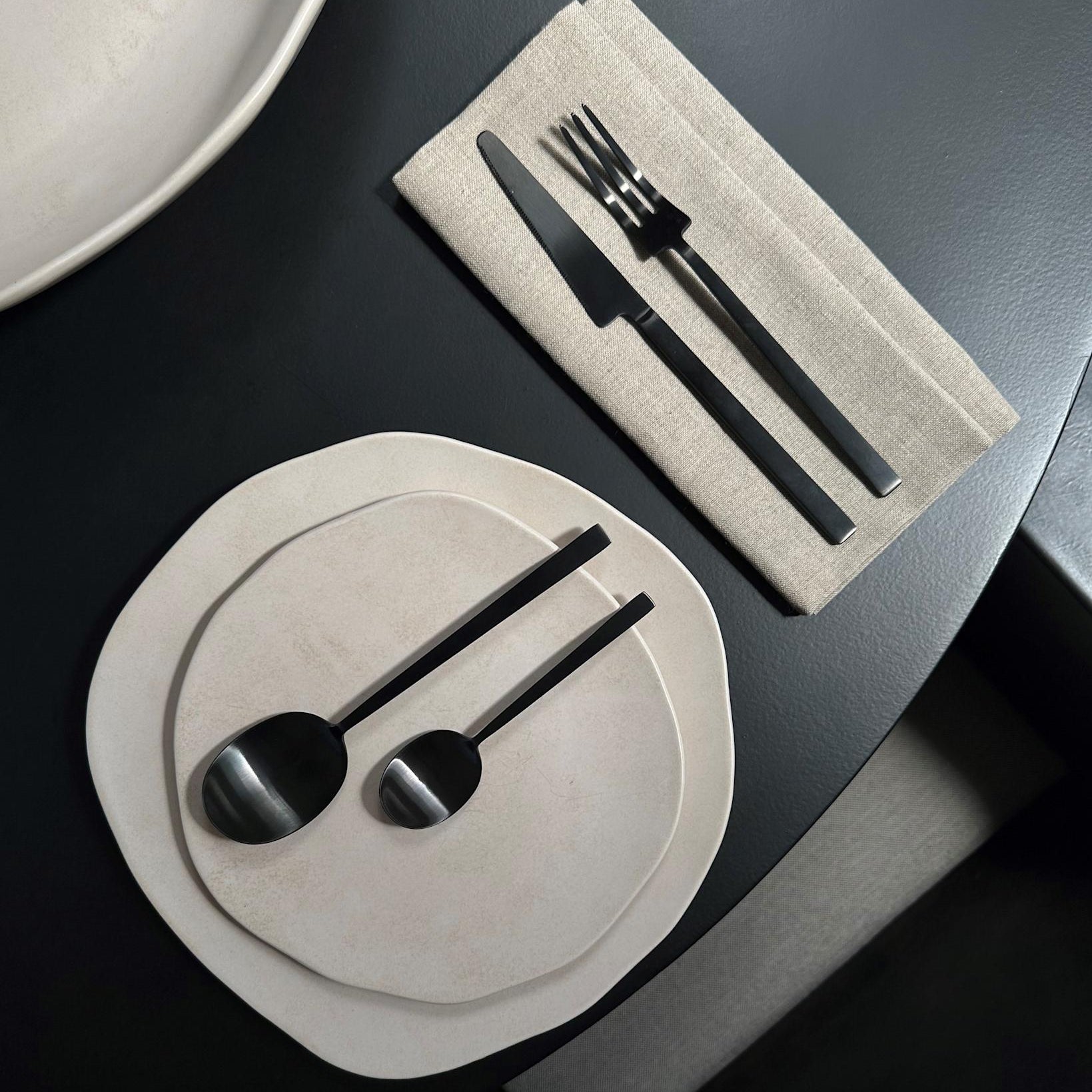 101 Copenhagen - Kogei Cutlery - Black (16 pcs) - Cutlery set